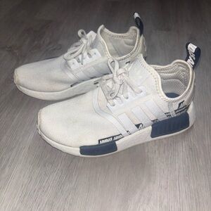 Adidas White Sneakers Minimalist Design Lightweight